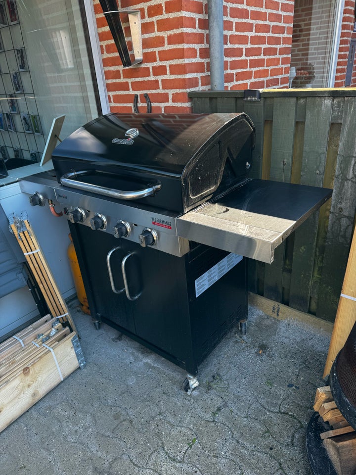 Gasgrill, Charbroil