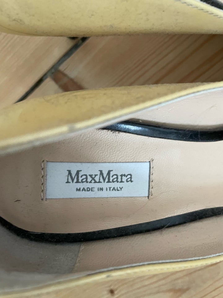 Stiletter, str. 39, Max Mara