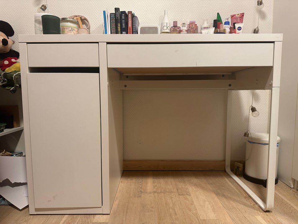 Skrivebord, Ikea, b: 105 d: 50 h: 140