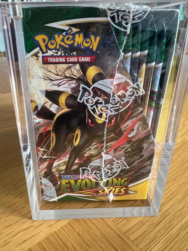 Evolving Skies Booster Box,