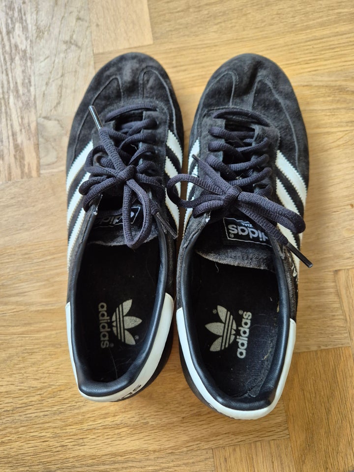 Sneakers, Adidas Spezial, str. 46