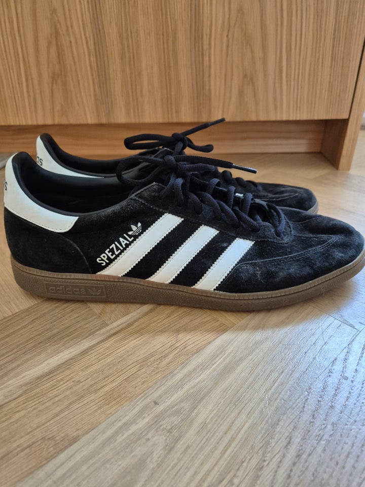 Sneakers, Adidas Spezial, str. 46