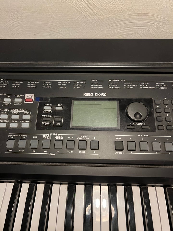 Keyboard Korg EK-50