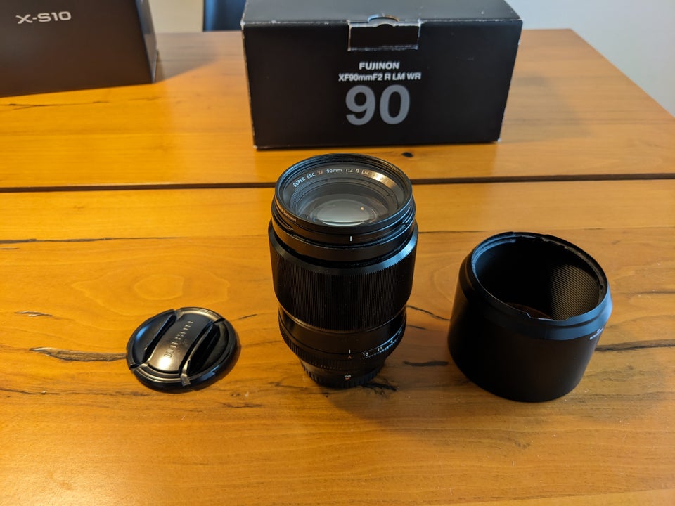 Fuji XF 90mm F2, XF 16mm F2...