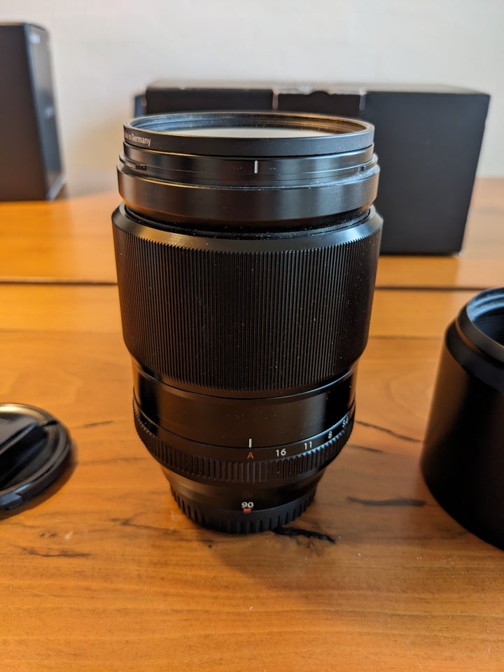 Fuji XF 90mm F2, XF 16mm F2...