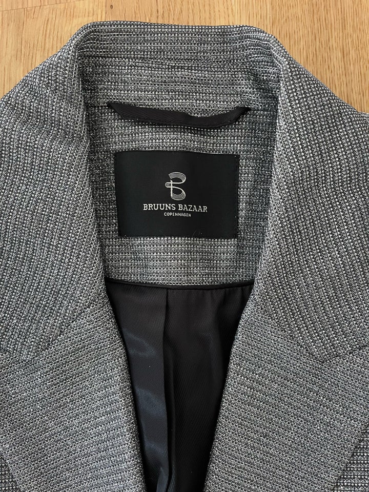 Blazer, str. 40, Bruuns Bazaar