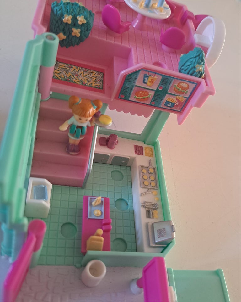 Polly Pocket, Dukkehuse m figur