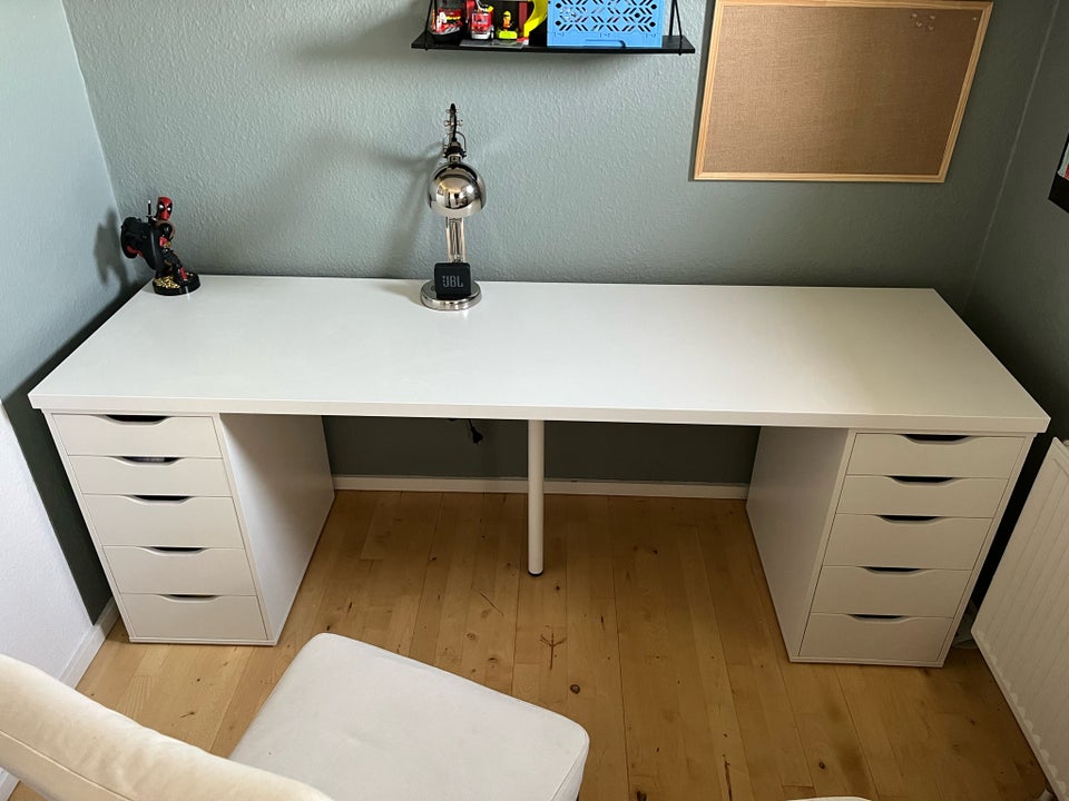 Skrivebord, IKEA, b: 200 d: 60 h: 73