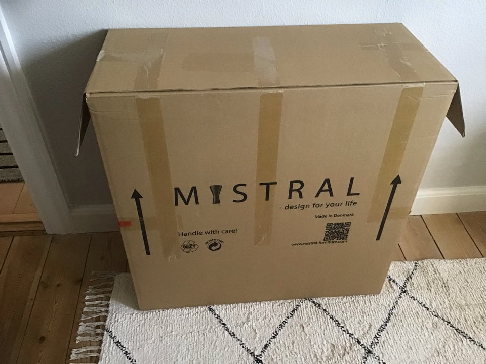 Mistral Mistral b: 70 d: 27 h: 70