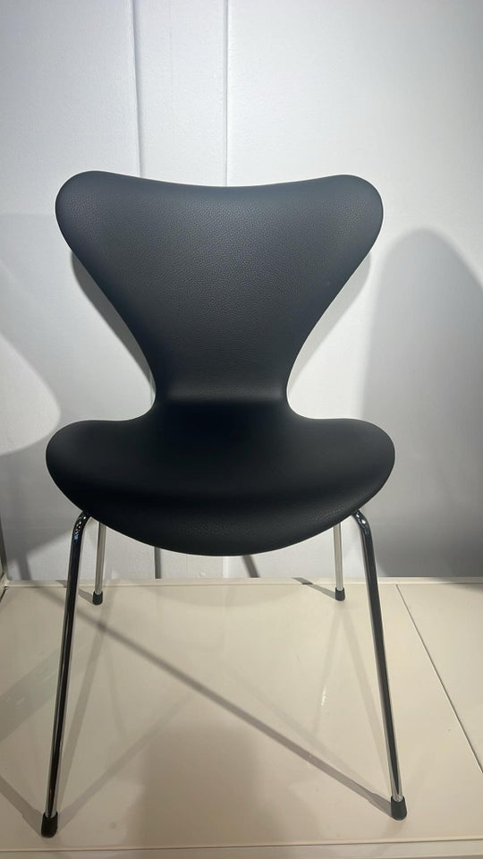 Arne Jacobsen 3107 og 3101 Arne