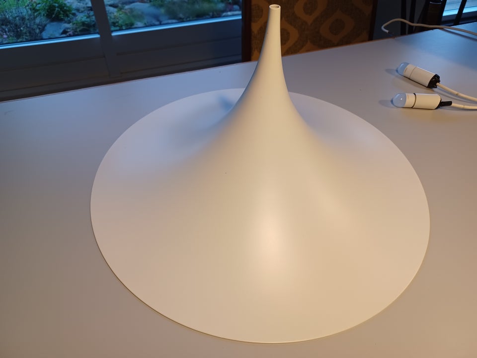 Anden arkitekt, Gubi, loftslampe