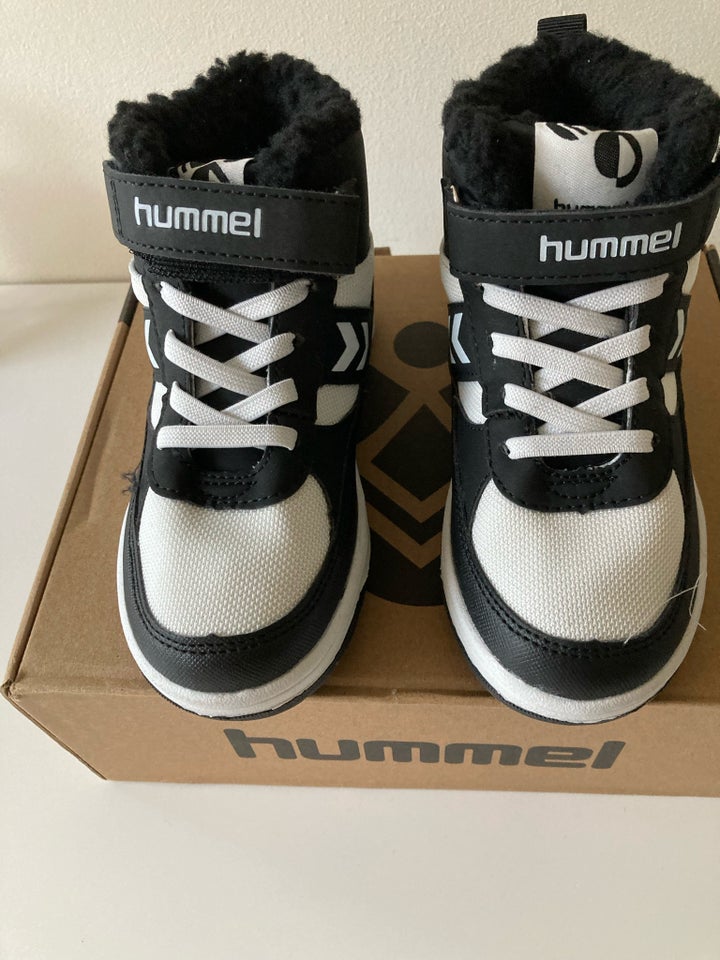 Sneakers str 30 Hummel