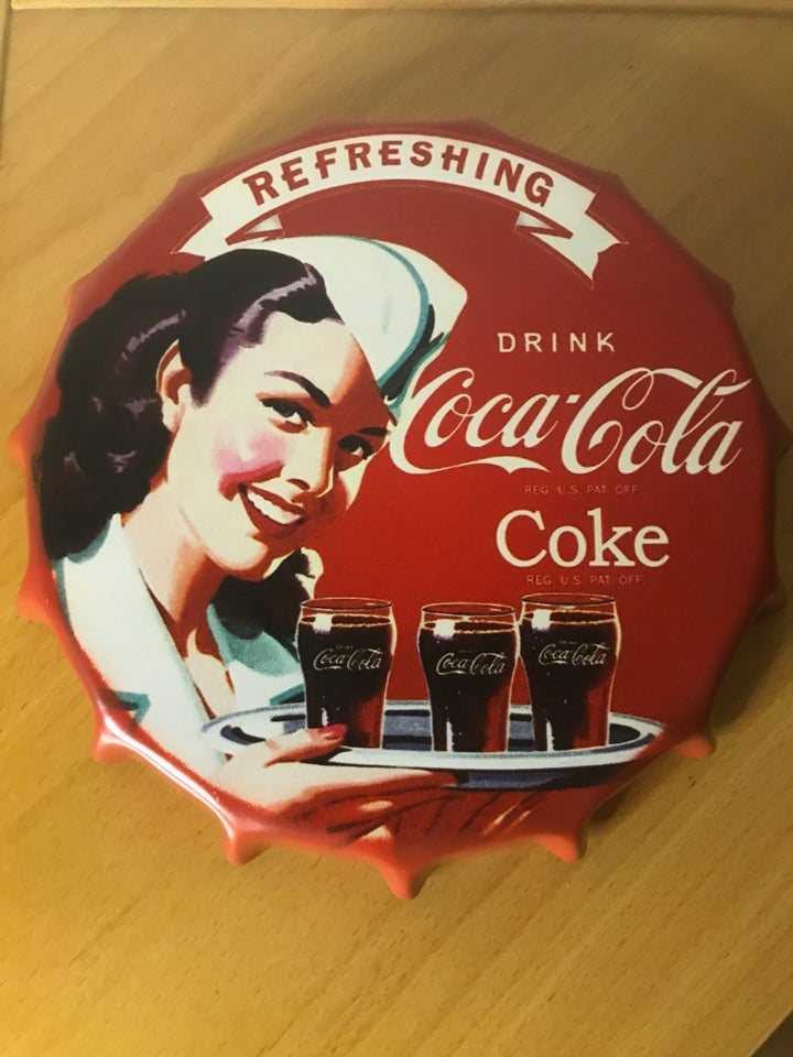 Metalskilt med tekst., Coca Cola.