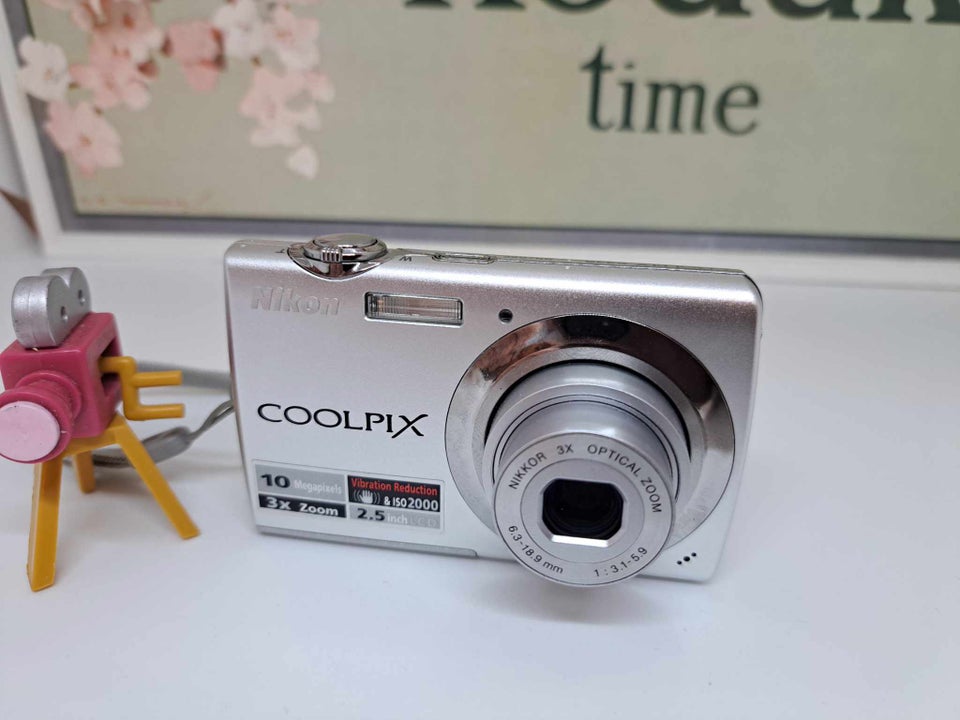 Nikon Coolpix S225, 10 megapixels,