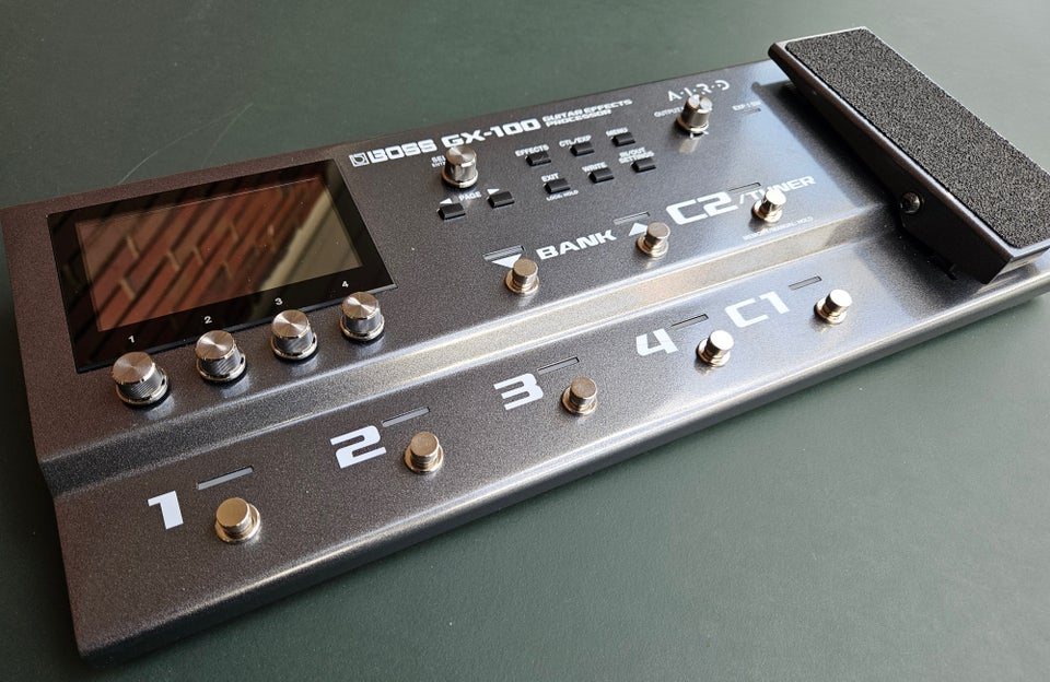 Multieffekt-pedal, Boss GX-100