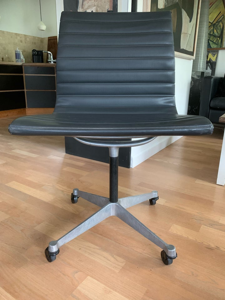 Eames EA-105