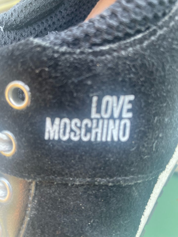 Sneakers str 38 Moschino