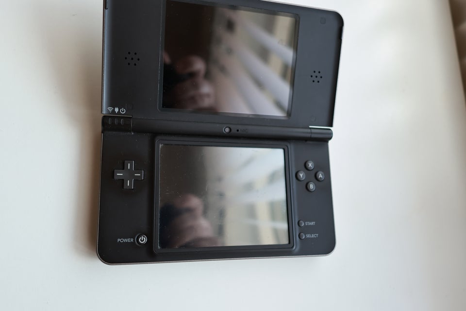 Nintendo DSI XL God