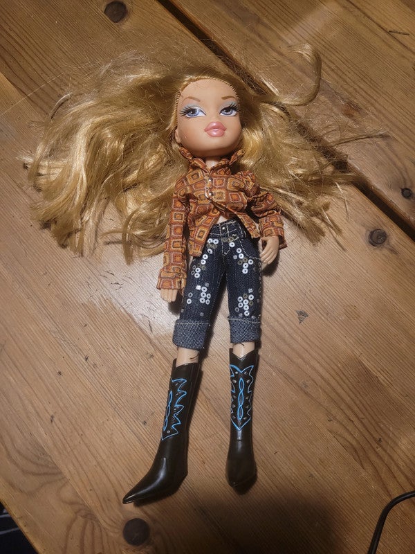 Dukker, Bratz Talking Cloe 2006