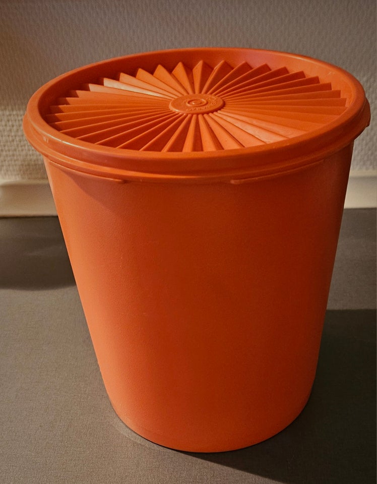 Beholder, Tupperware