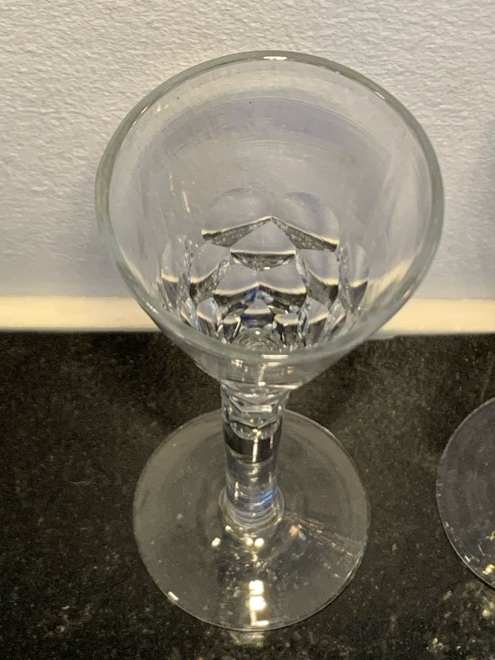 Glas, Fiffa høje snapseglas fra