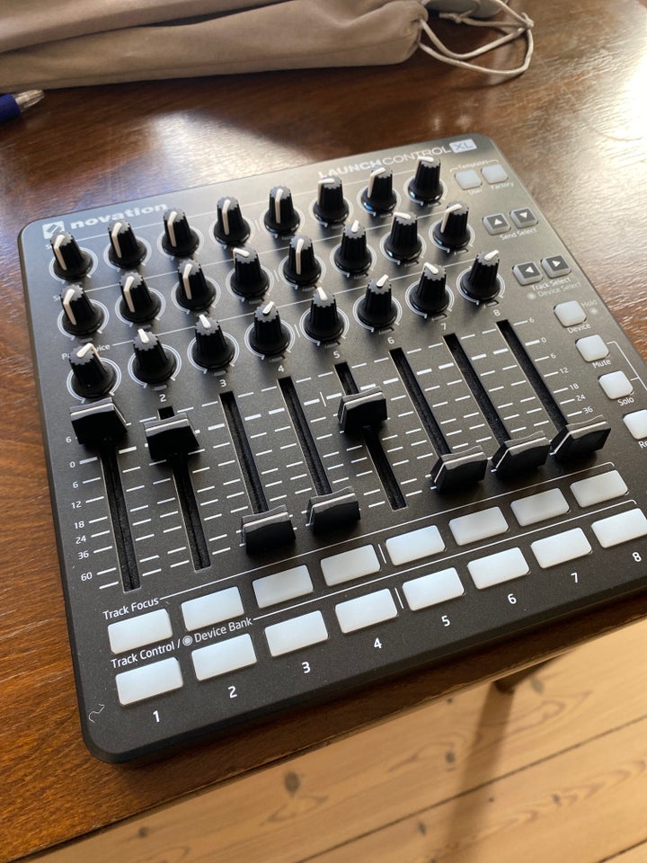 MIDI controller, Novation Launch