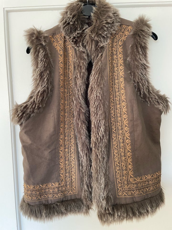 Vest, Fakefur vest, Fransa