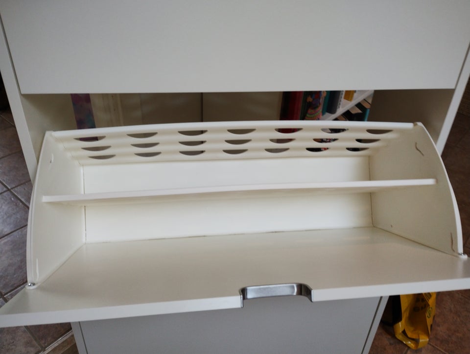 Skoskab Ikea b: 79 d: 29 h: 148