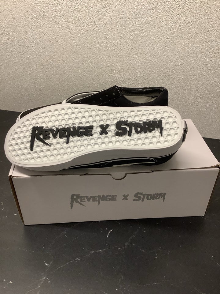 Sneakers str 42 Revenge X Storm