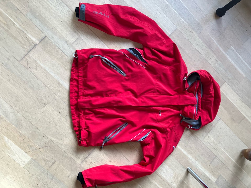 Windbreaker, str. 40, Five seasons