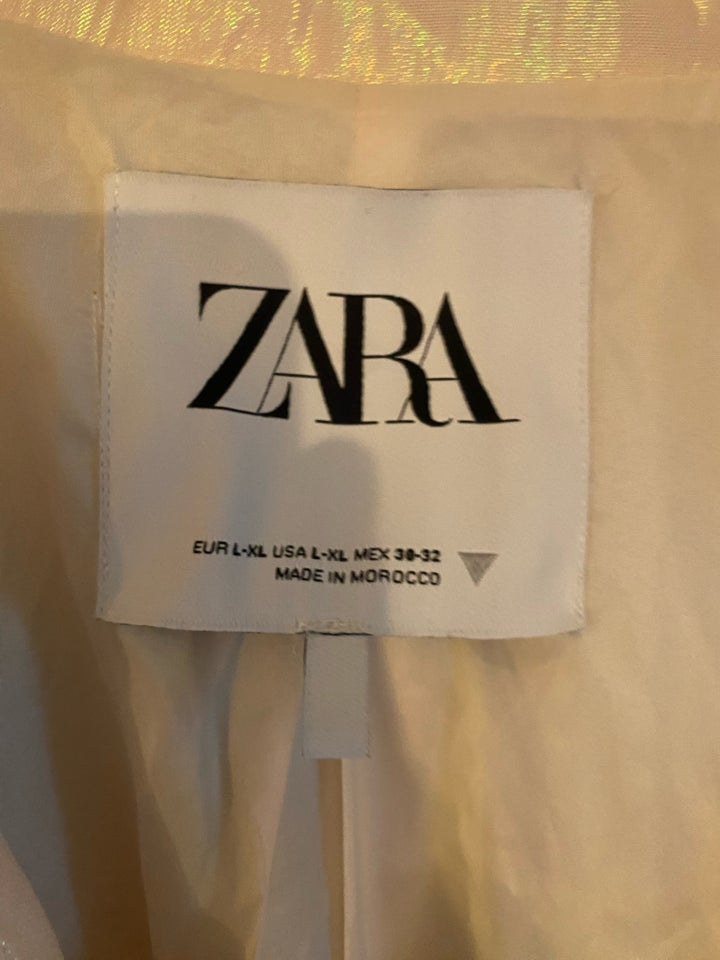 Frakke, str. 38, Zara