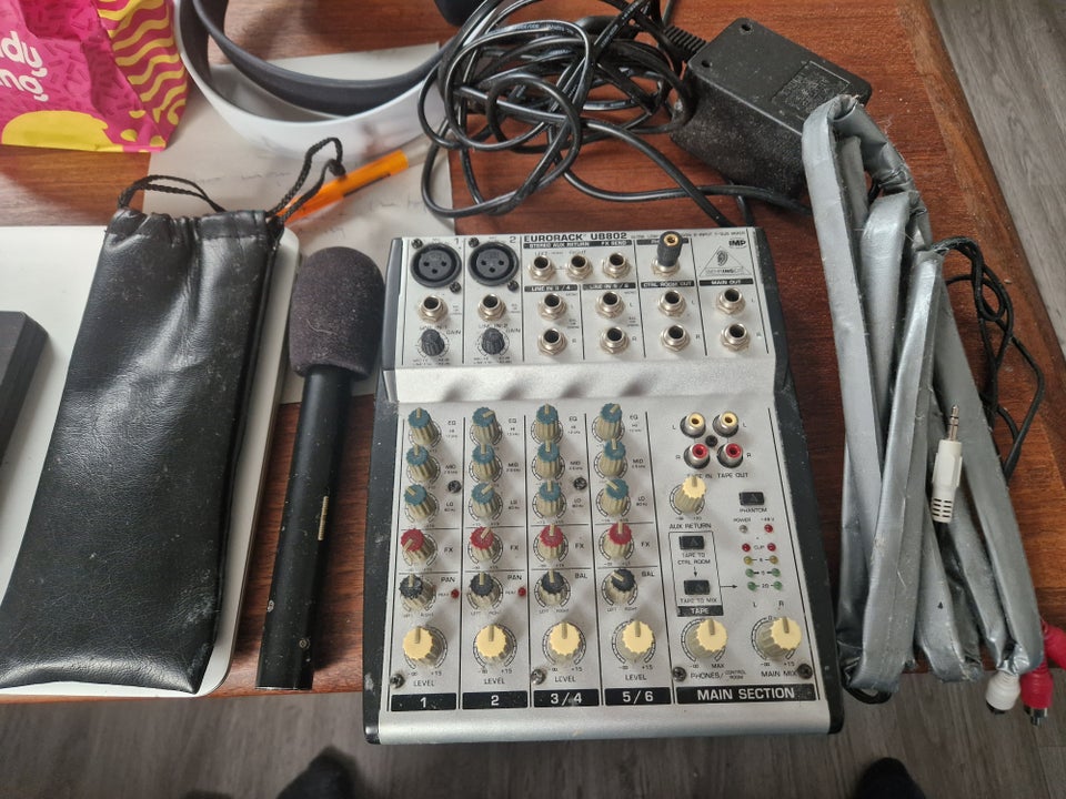 4-spors mixer plus mic og kabler ,