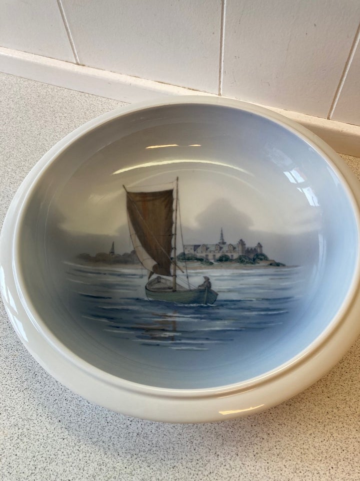 Porcelæn, Skål med Kronborg og båd,