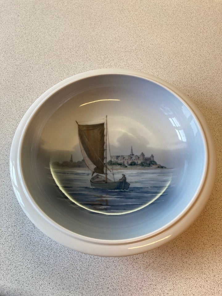 Porcelæn, Skål med Kronborg og båd,