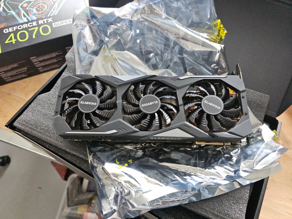 Geforce RTX 2080 SUPER Gigabite, 8