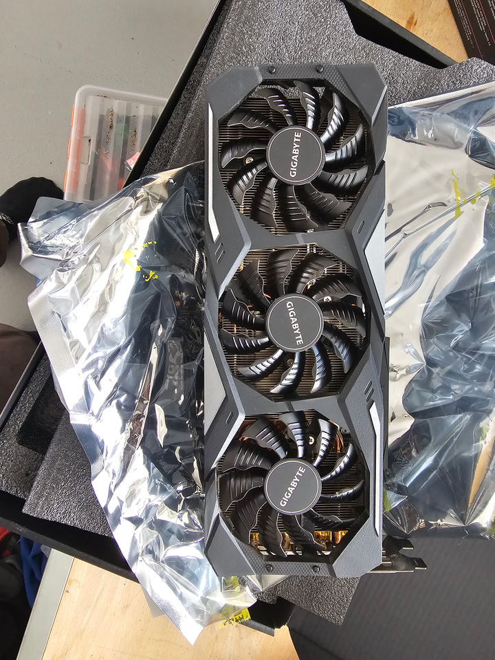 Geforce RTX 2080 SUPER Gigabite, 8