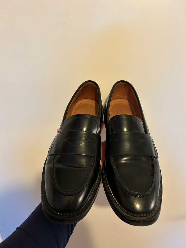 Loafers, str. 38,  other stories