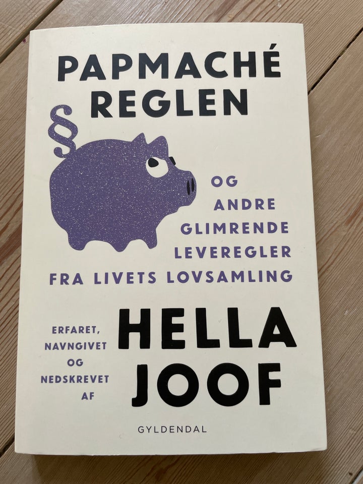 Papmaché reglen, Hella Joof,