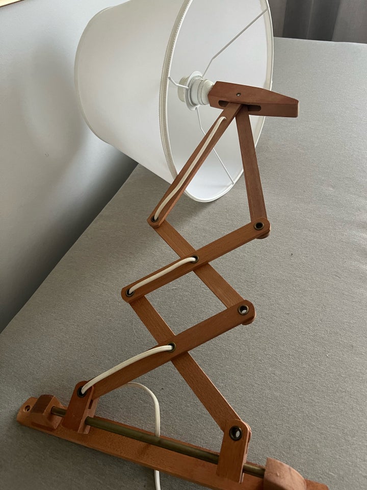 Anden arkitekt, Sakse lampe,