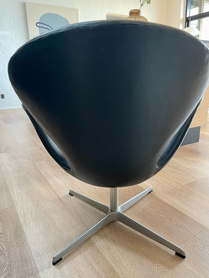 Arne Jacobsen, Svanen, Lænestol