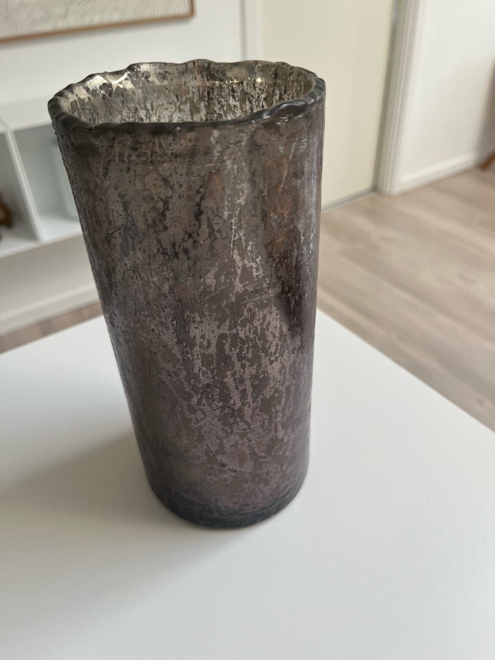 Vase, Vase eller lysestage, Balie