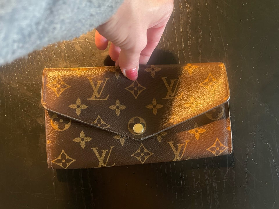 Pung, Louis Vuitton