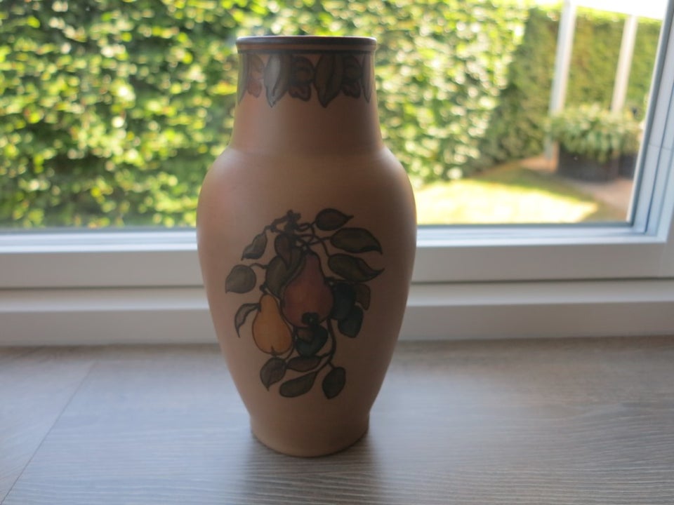 Vase, keramik, 130 år gl.