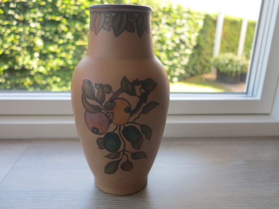 Vase, keramik, 130 år gl.