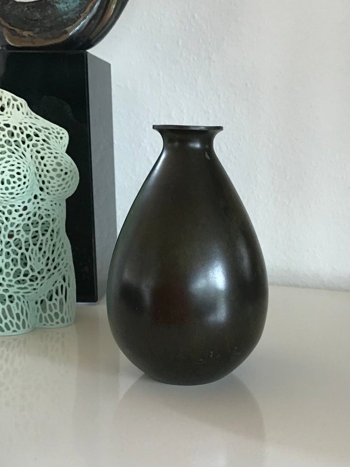 Vase, Vase af diskometal /