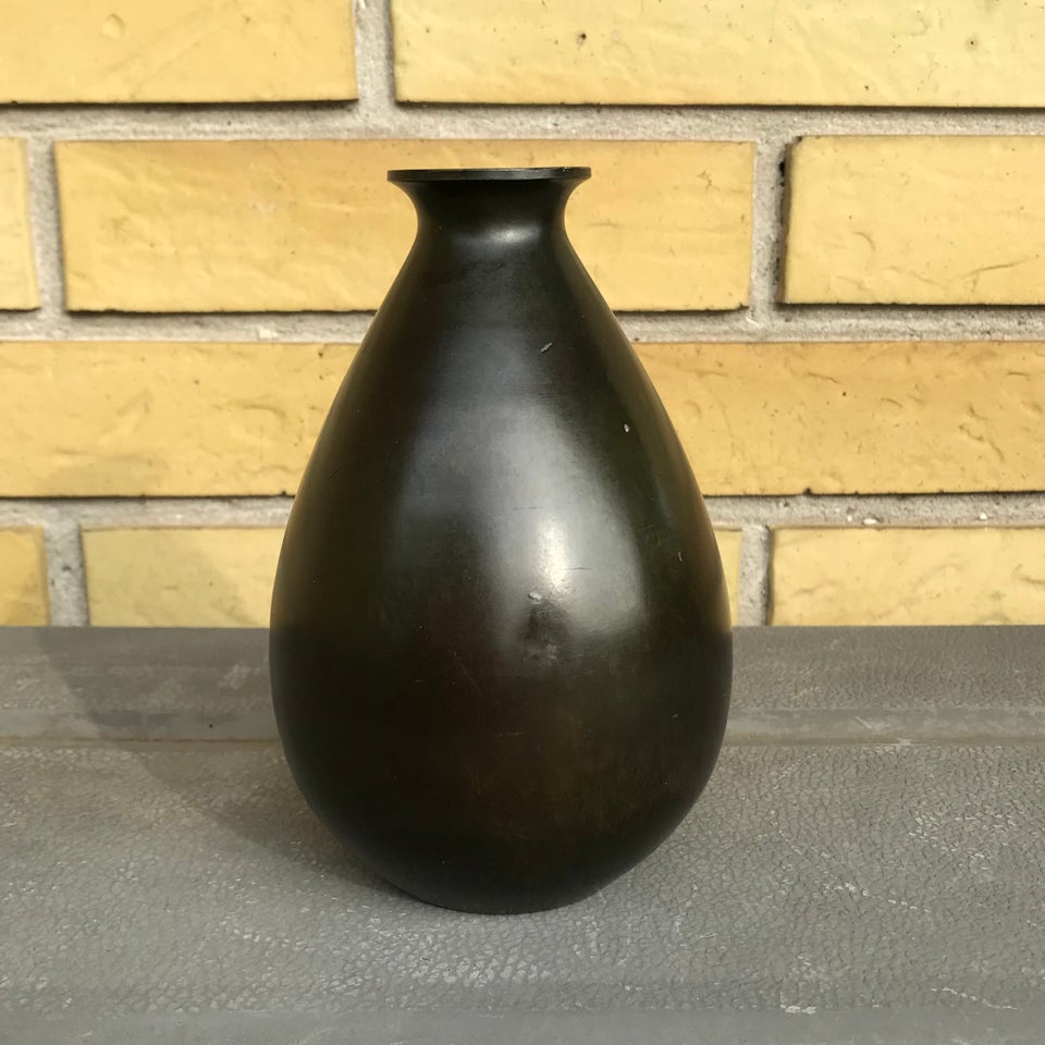 Vase, Vase af diskometal /