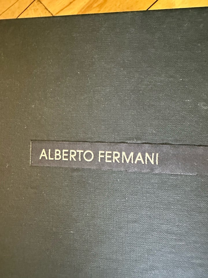 Sandaler, str. 39, Alberto Fermani