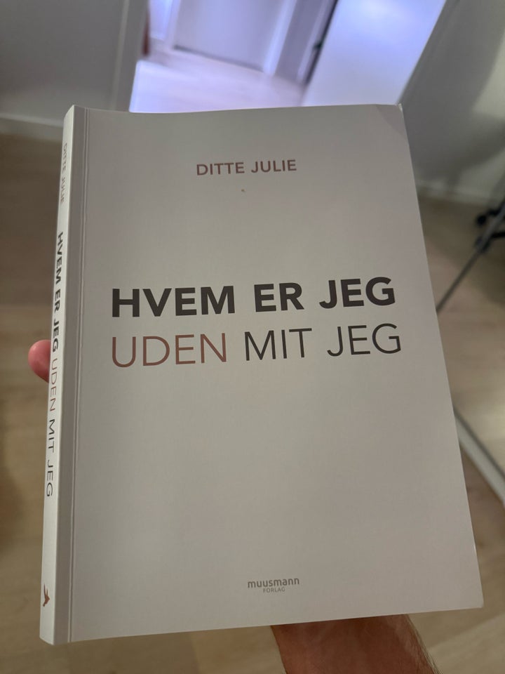 Hvem er jeg uden mit jeg, Ditte Julie