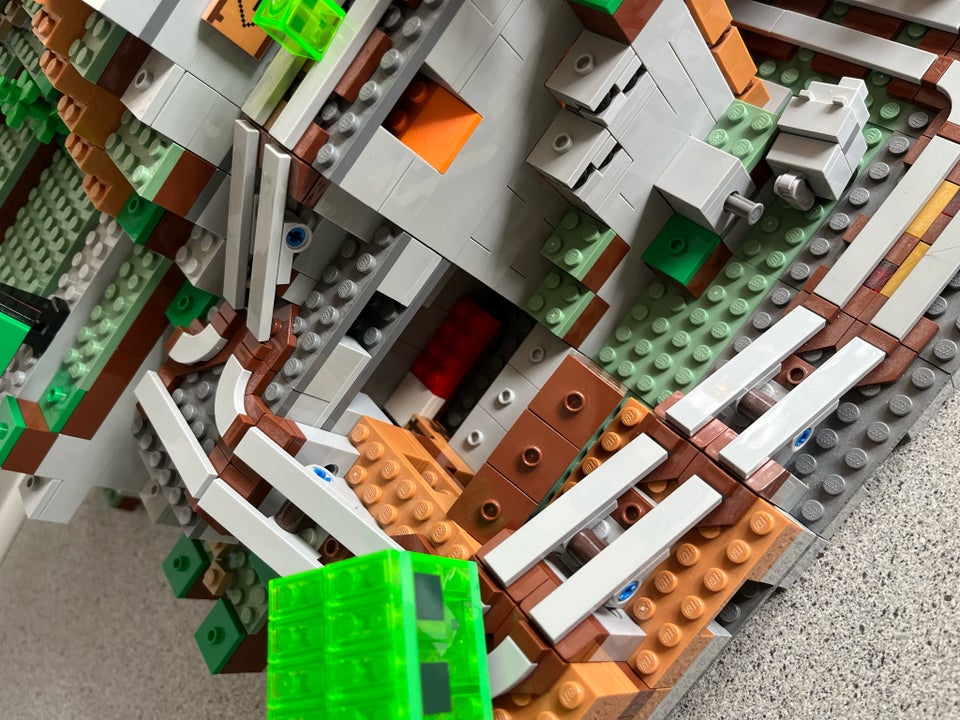 Lego Minecraft Model 21137 -