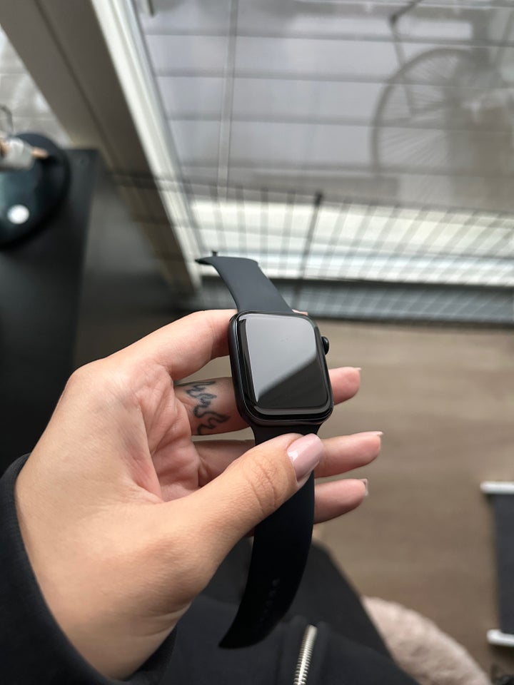 Ur, Apple Watch SE2 44mm